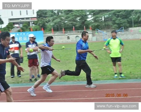 “选手奋力拼搏，武汉马拉松冲刺阶段见证奇迹”