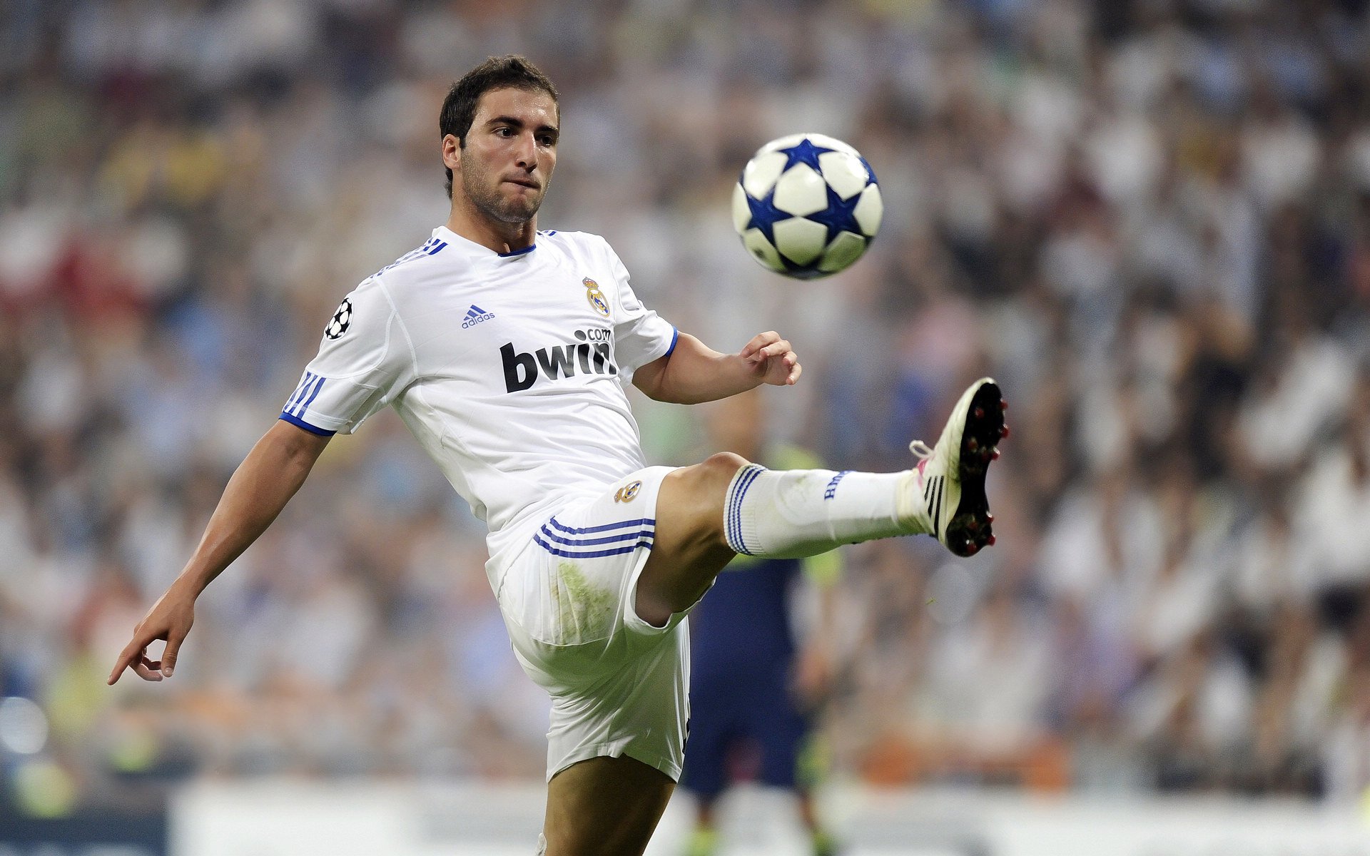 C罗赛前鼓舞全队展现老将风范,c罗踢比赛