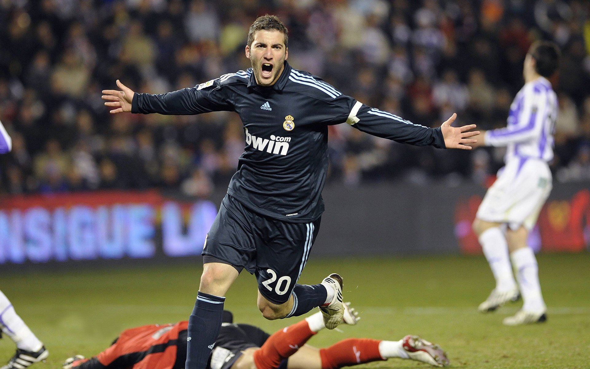 爱游戏体育-“帕布罗·马特拉：阿根廷美洲狮队的防守领袖与战术创新者”